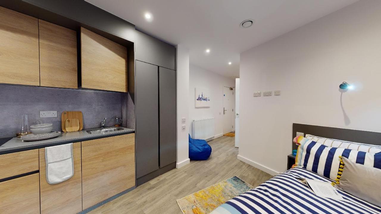 For Students Only Private Bedrooms With Shared Kitchen At Great Court In * Londres